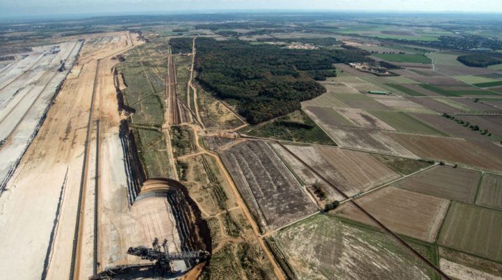0204234921-dpa-hambach-forest-cm-940x526